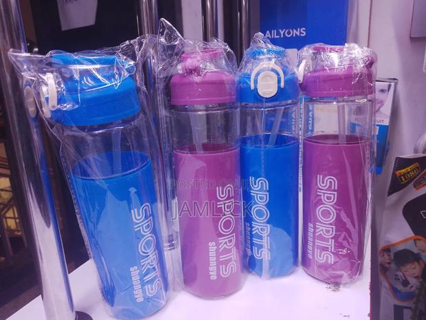 700ml Portable Sports Water Bottle –Dv - main view