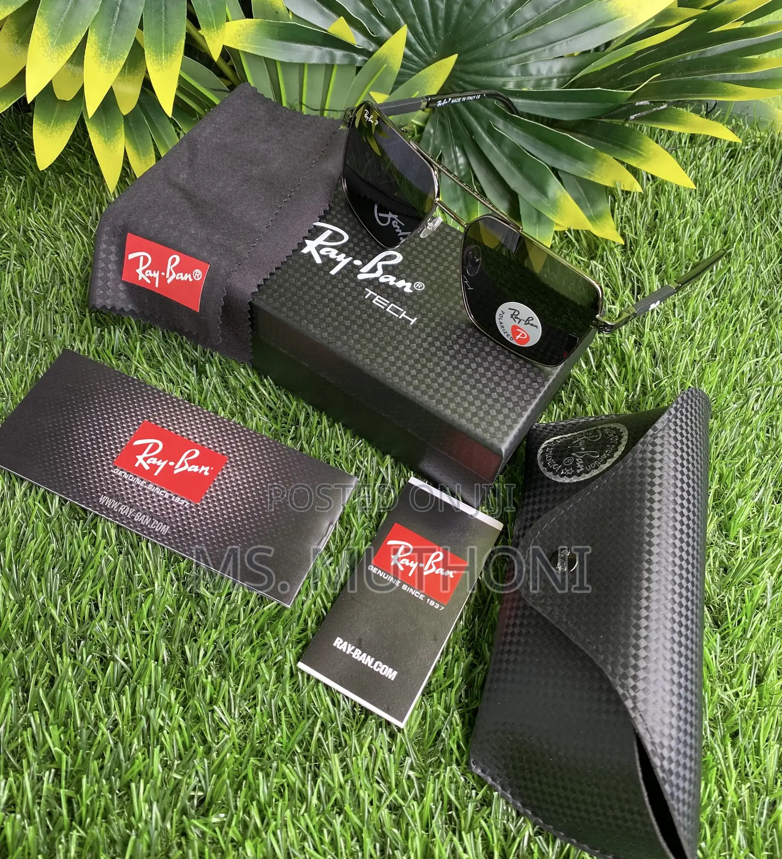 Ray-Ban Aviator Sunglasses With a Gold Frame Black Polarized Lenses