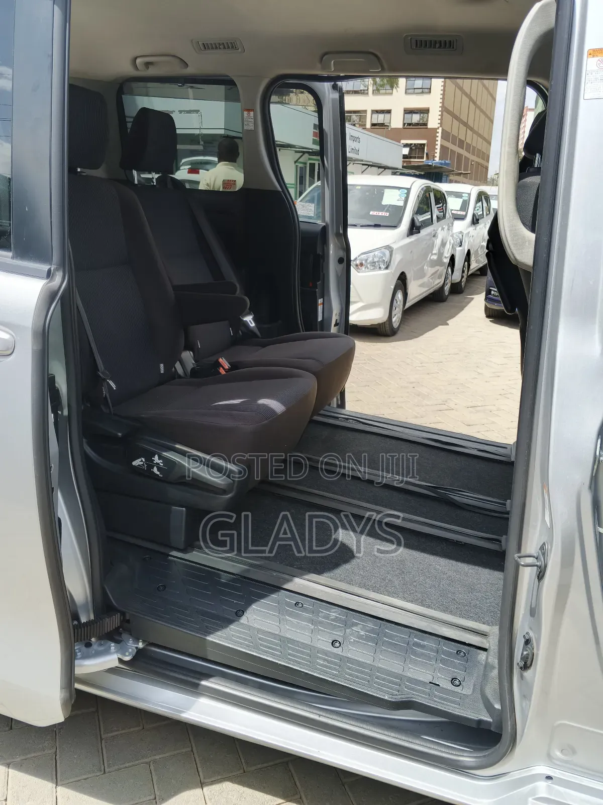 Toyota Voxy 2018 Silver