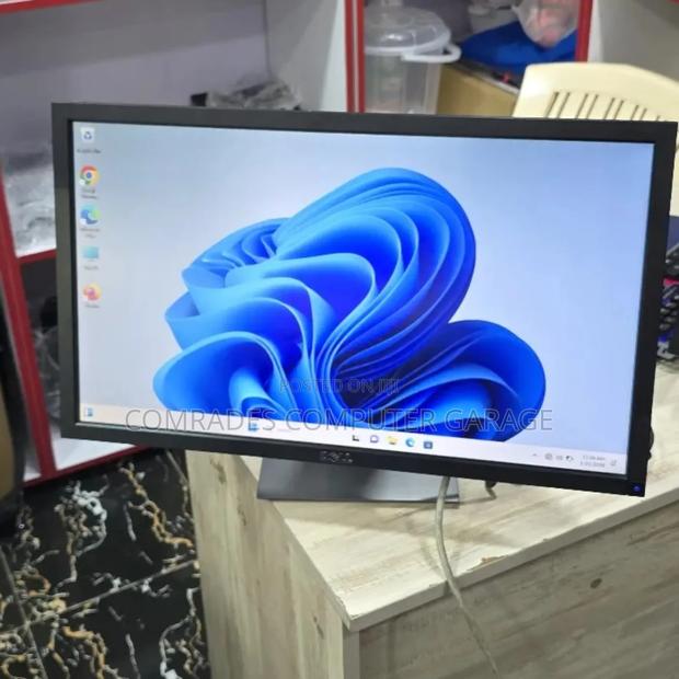 Dell Monitor 24 Inches - main view