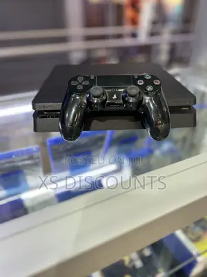 Playstation 4 Standard With 1 Controller