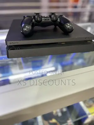 Playstation 4 Standard With 1 Controller