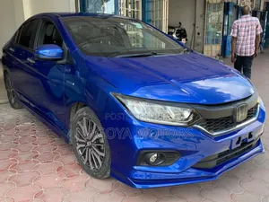 Honda Grace 2018 Blue