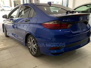 Honda Grace 2018 Blue