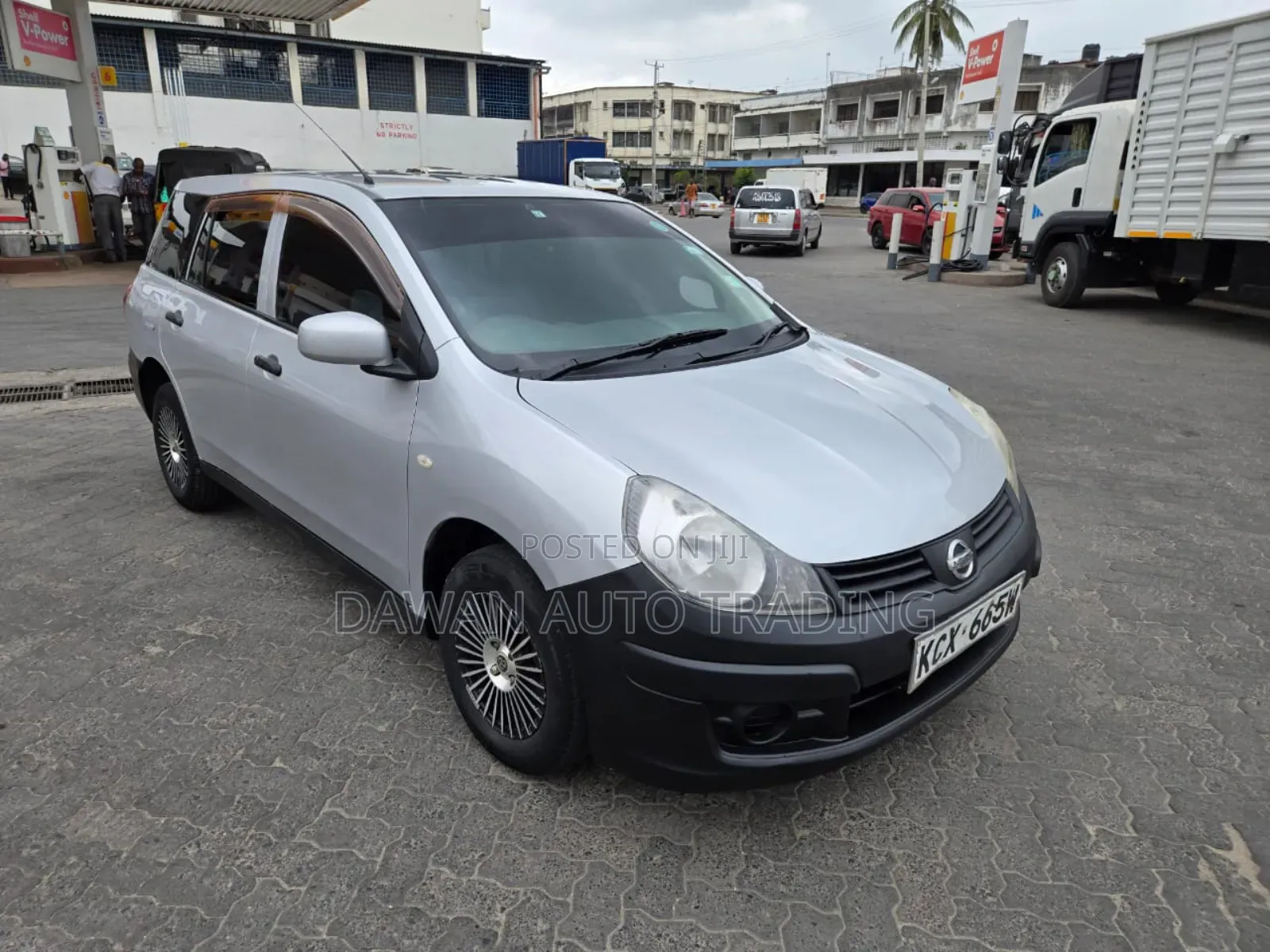 Nissan Advan 2013 Silver