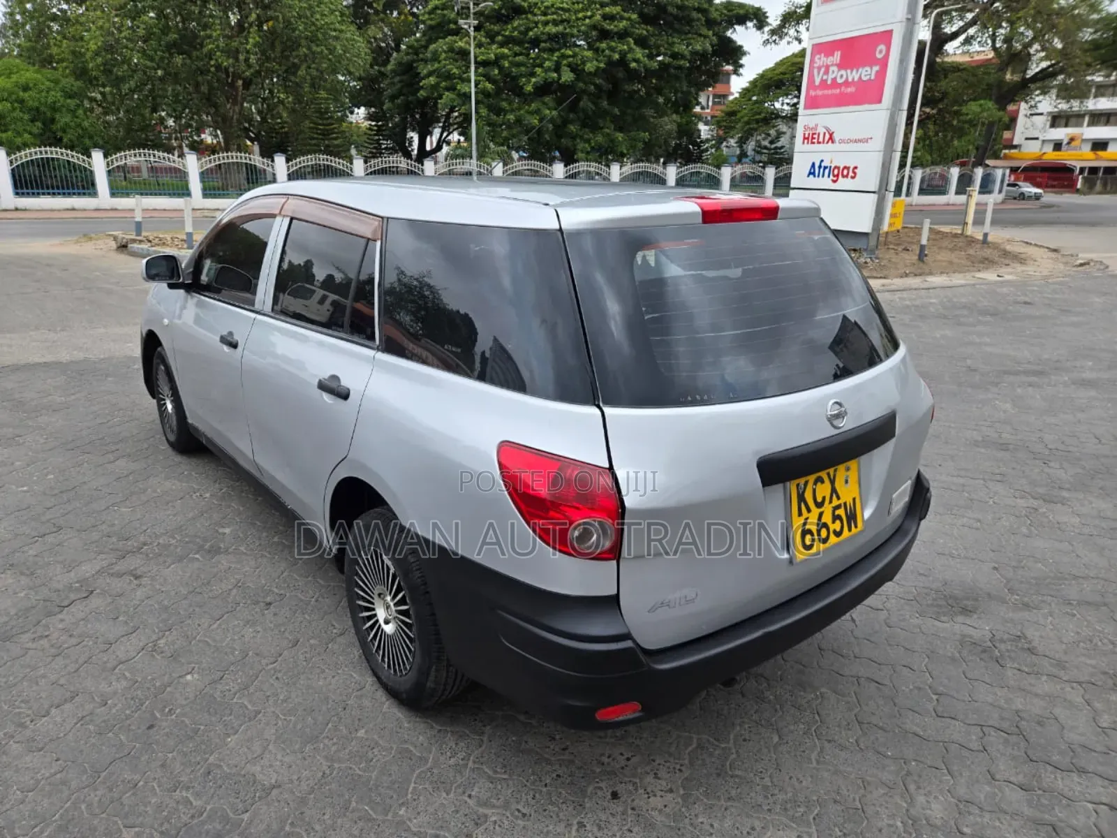 Nissan Advan 2013 Silver