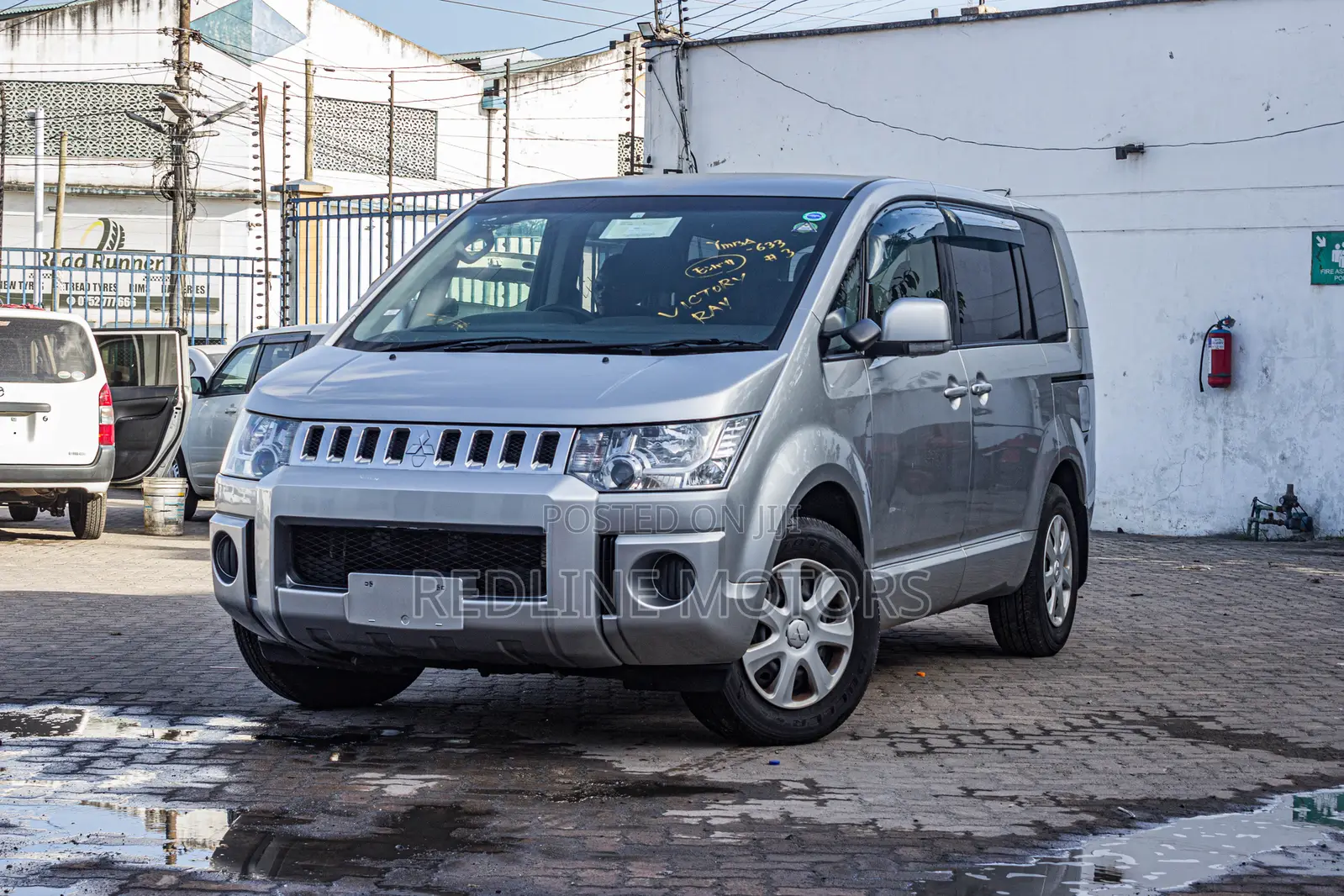 Mitsubishi Delica 2018 Silver