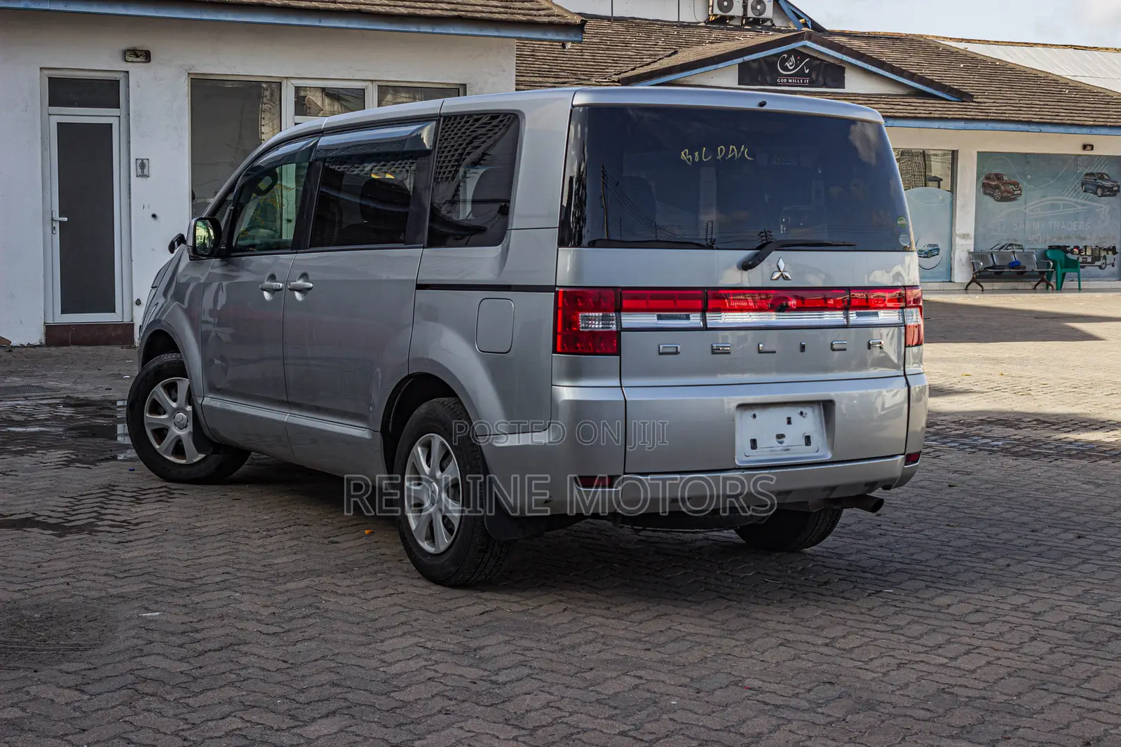 Mitsubishi Delica 2018 Silver