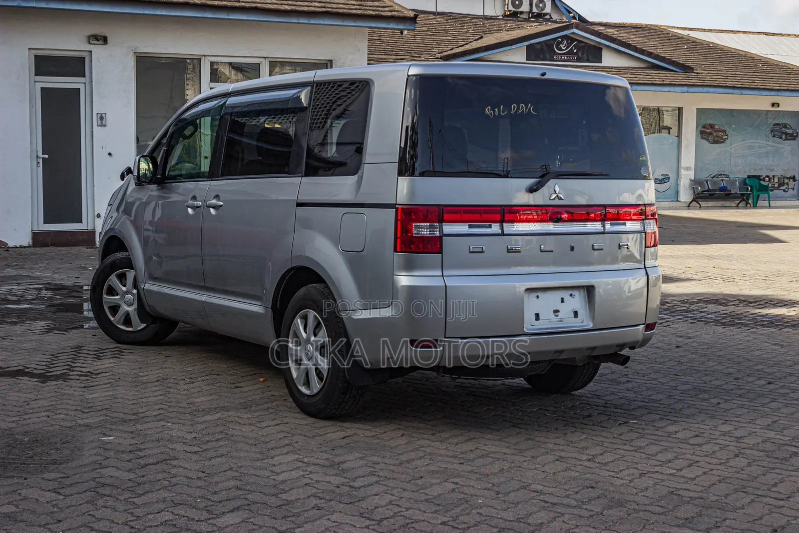 Mitsubishi Delica 2018 Silver