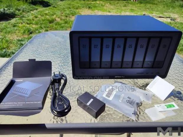 Ugreen Nasync Dxp8800 Plus 8 Bay Network Attached Storage - main view