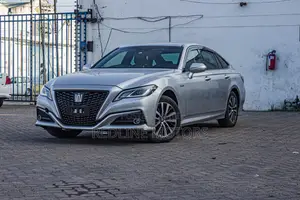 Toyota Crown 2018 Silver