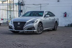 Toyota Crown 2018 Silver