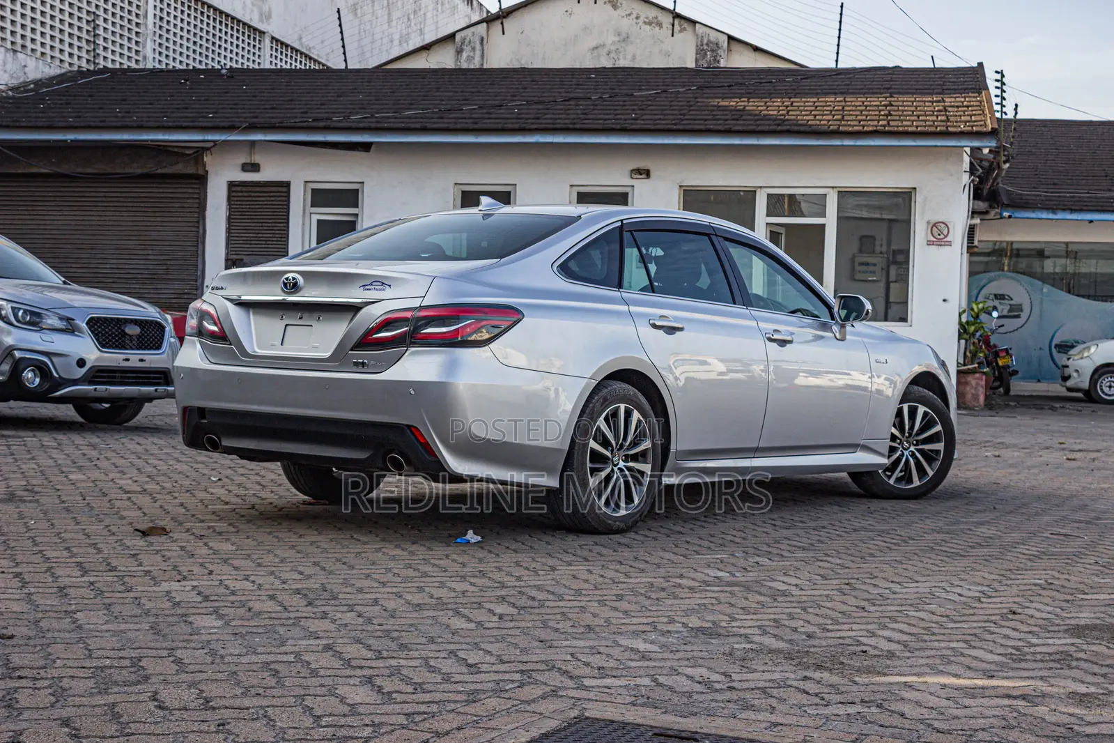 Toyota Crown 2018 Silver