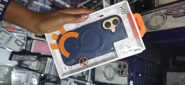 Toro HDD Premium Leather Magsafe Back Case for iPhone 17 - thumbnail 2