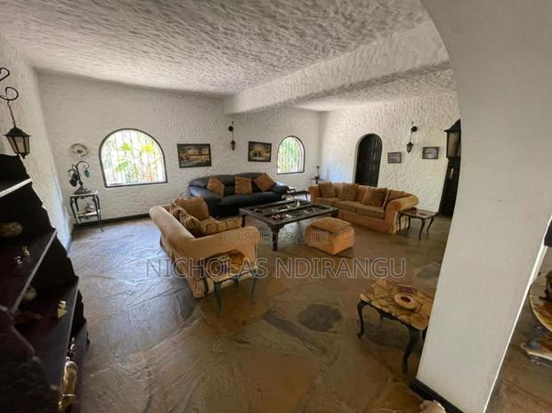8bdrm Mansion in Shelly Beach for sale