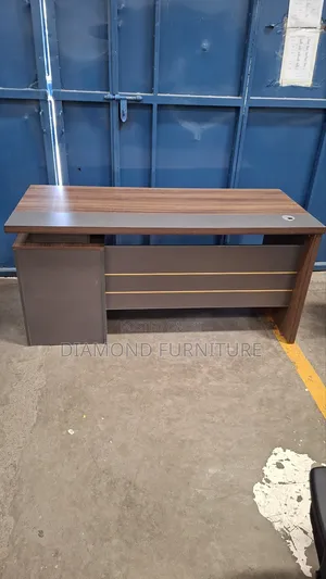 Executive Office Desk 1600mm – Modern Design With Lockable Drawers