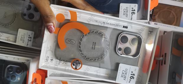 Wilem HDD Premium Leather Magsafe Back Case for iPhone 16 Pro - thumbnail 3