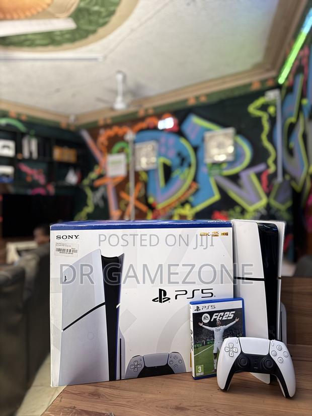 Playstation 5 Slim 1tb - thumbnail 3
