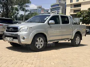 Toyota Hilux 2010 Silver