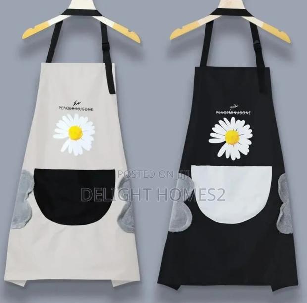 Waterproof Cute Checked Floral Aprons With Hand Wipe Towel_car