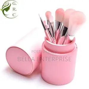 Portable Cosmetic Makeup Brushcomes With a Very Cute Leather Case