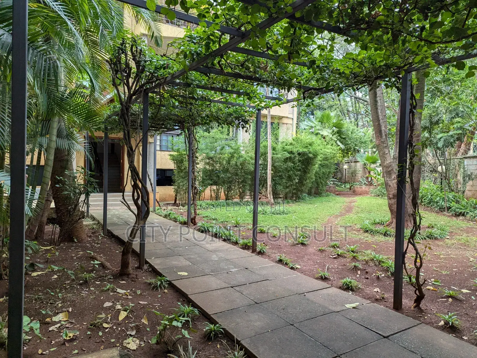 Furnished 3bdrm Apartment in Raphta Road Area for rent