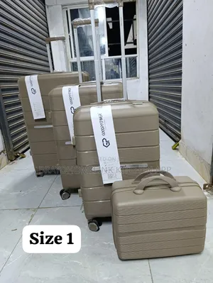 *4 in 1 Luxurious Unbreakable Suitcase*