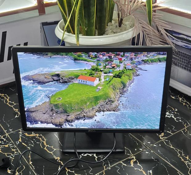 Dell 22" Wide Led Monitor – Clear, Reliable Energy Efficient