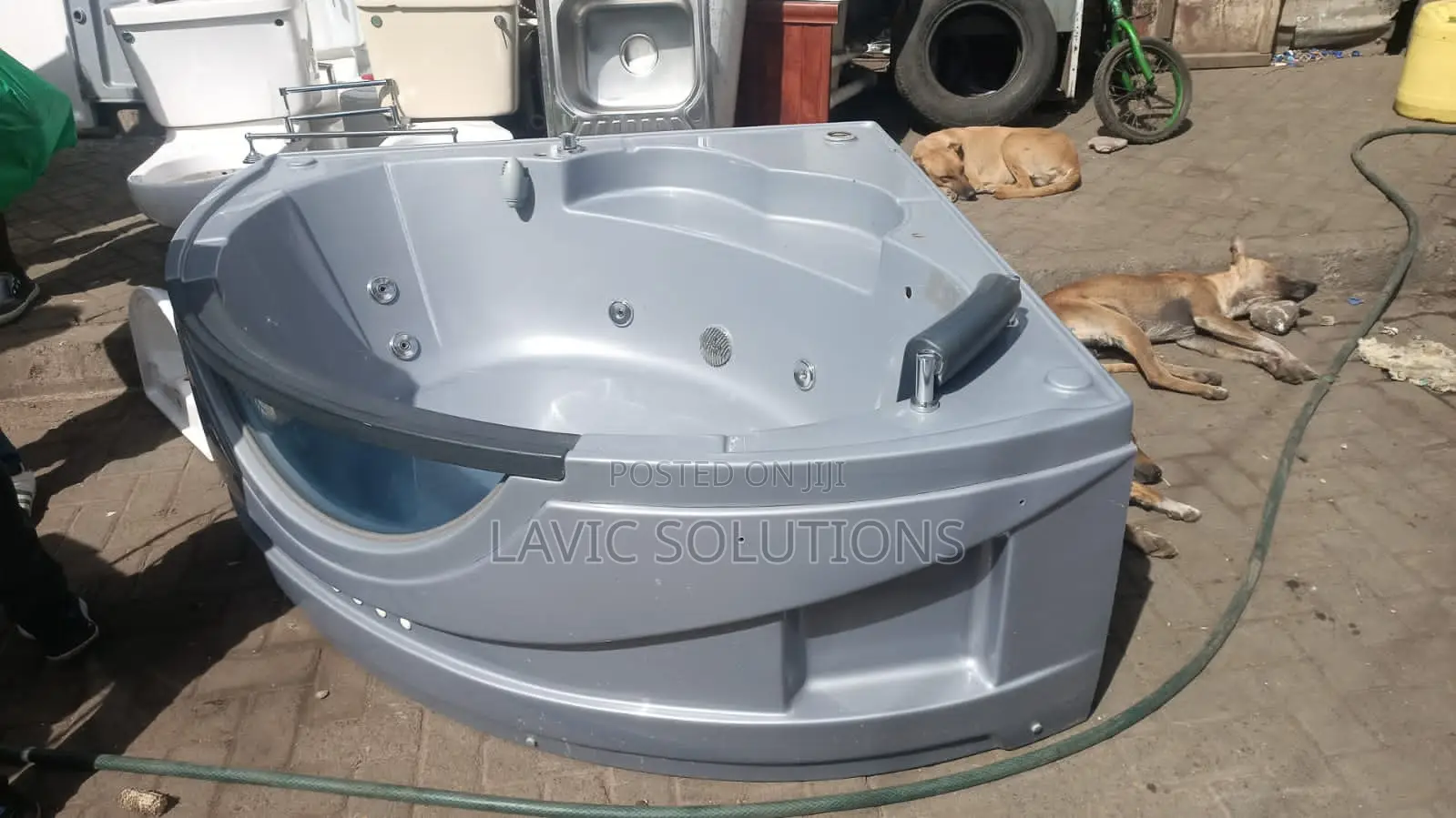 Corner Jacuzzi
