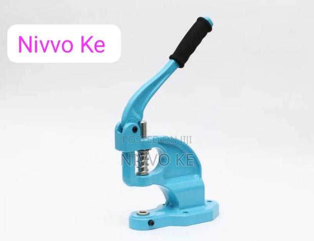 Hand-Operated Eyelet Press for Banners and Fabric Work - main view