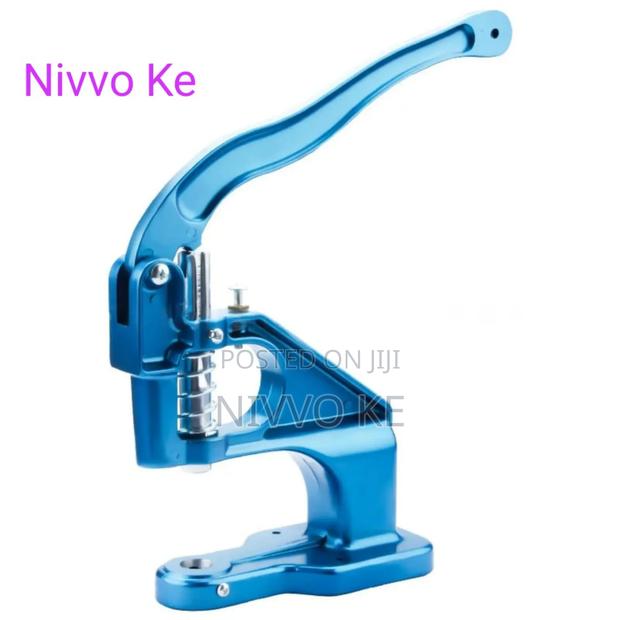 Hand-Operated Eyelet Press for Precise Fastening - thumbnail 3