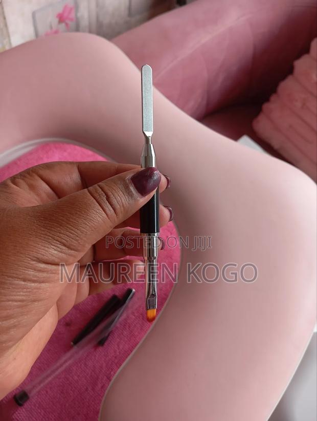 Builder Brush