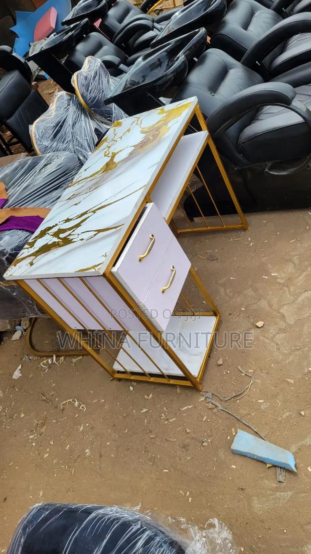 Manicure Table - main view