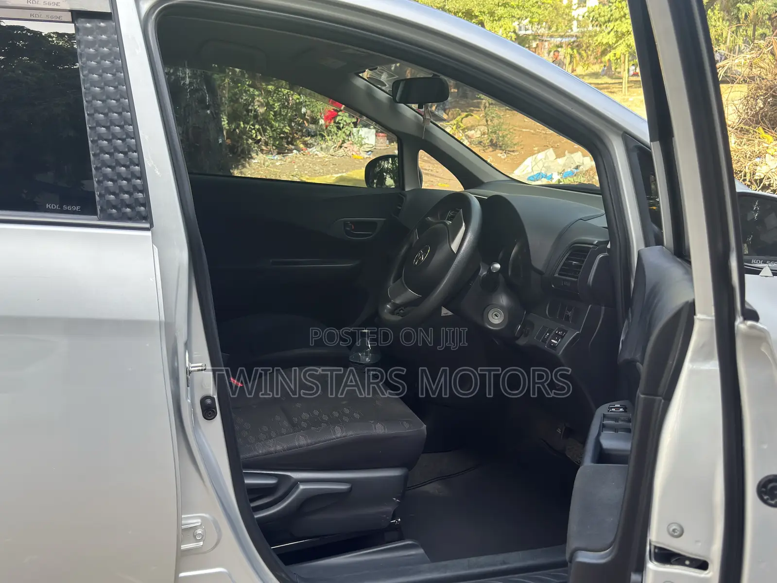Toyota Ractis 1.5 AWD 2016 Silver