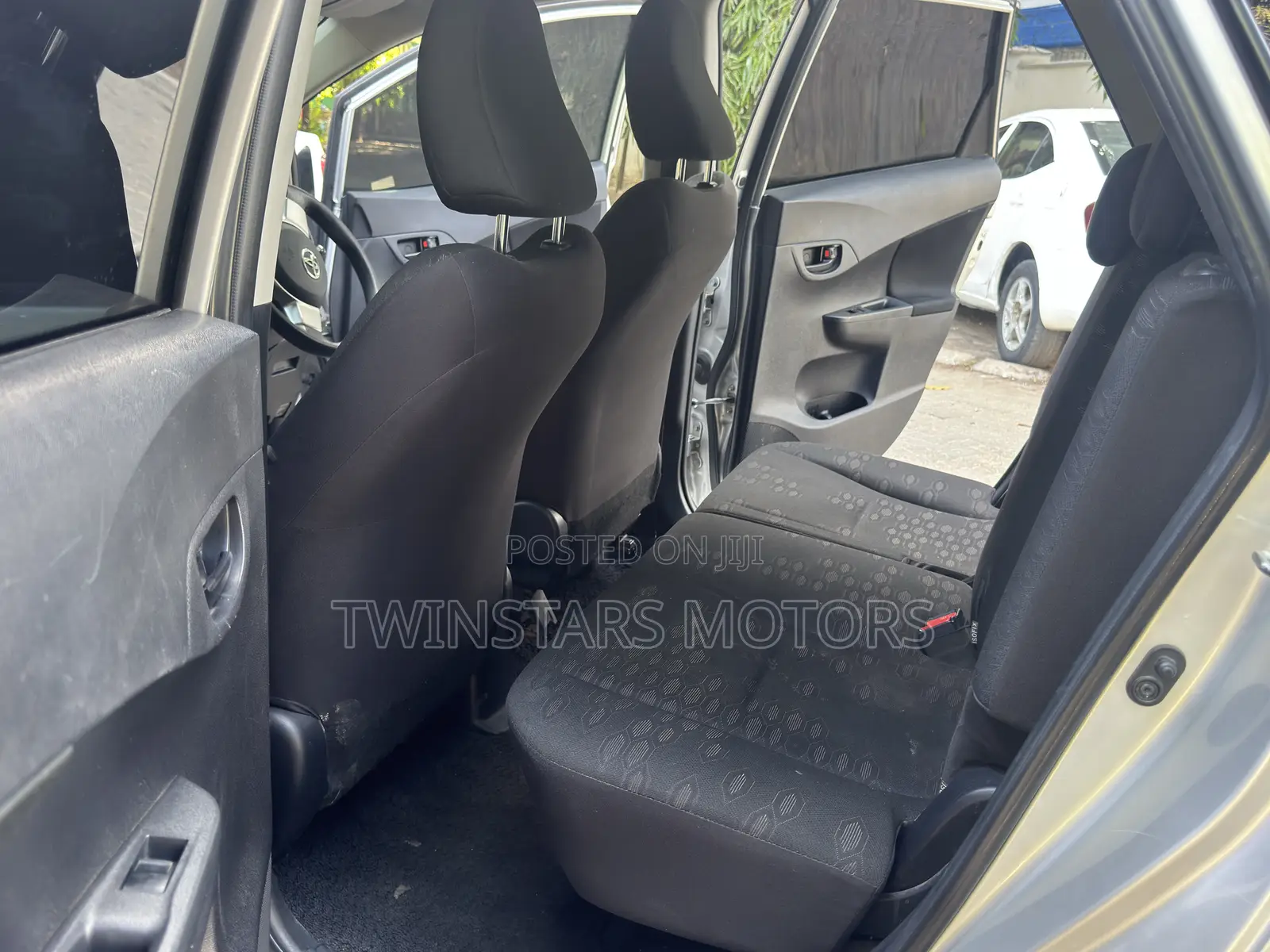 Toyota Ractis 1.5 AWD 2016 Silver