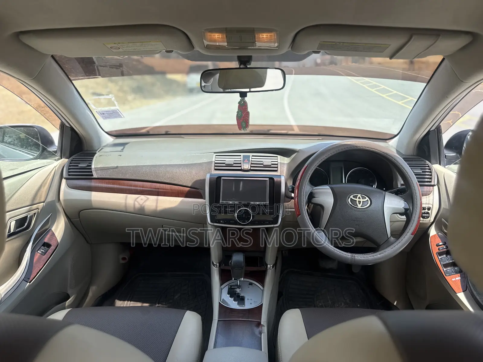 Toyota Ractis 1.5 AWD 2016 Silver