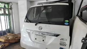 Nissan Serena C26 Tailgate/Boot
