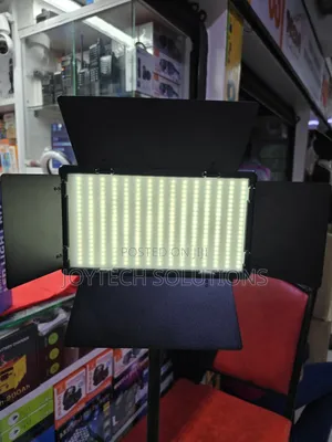 Adjustabke Brightness and Colour Pro Led 600 + Tripod Stand