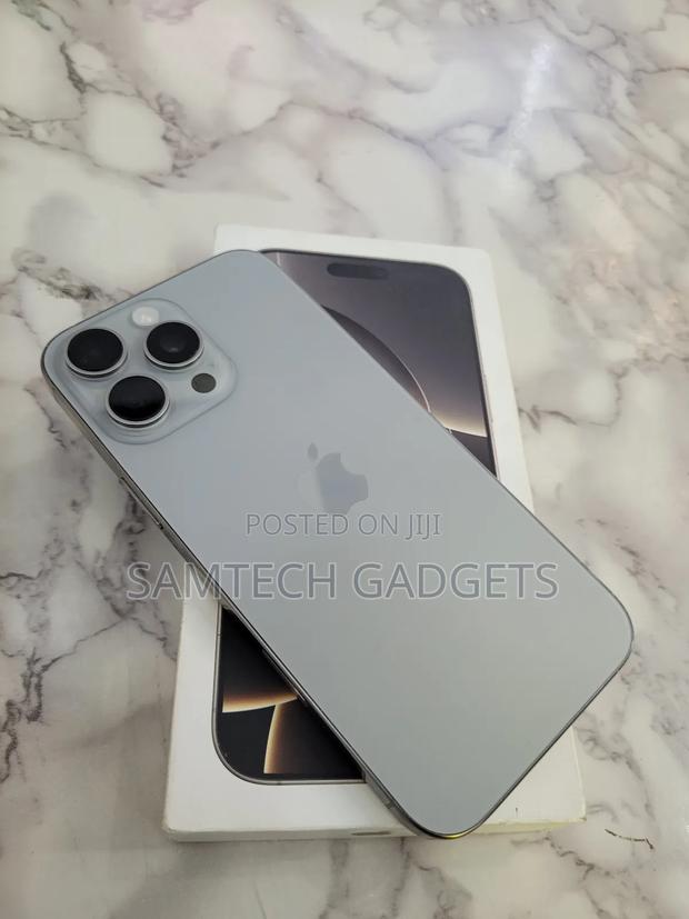 Apple iPhone 16 Pro Max 256 GB Gray - thumbnail 3