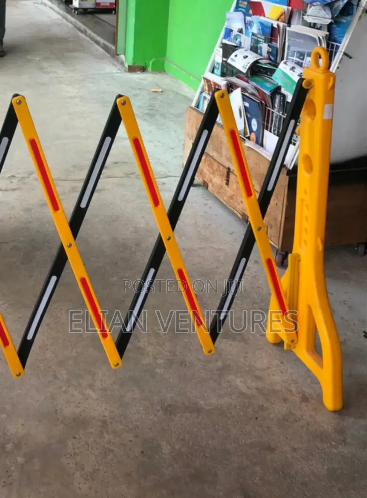 Affordable Portable Plastic Barrier With Flashlights