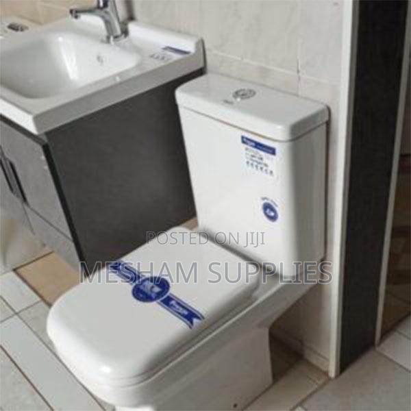 Frencia Cross Couple Toilet Seat and Sink