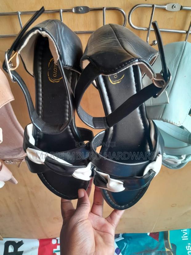 Classic Affordable Flat Shoes - thumbnail 3