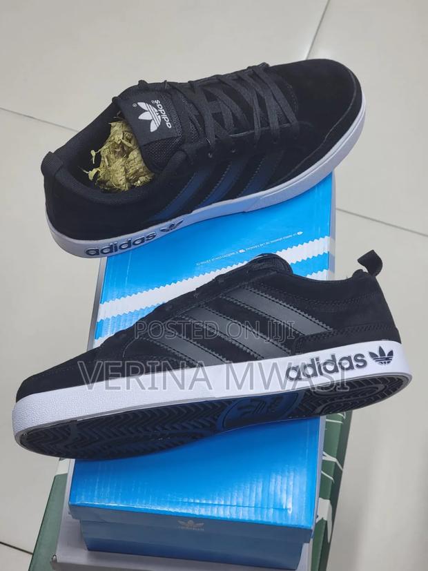 Adidas Unisex Quality Shoes - thumbnail 3