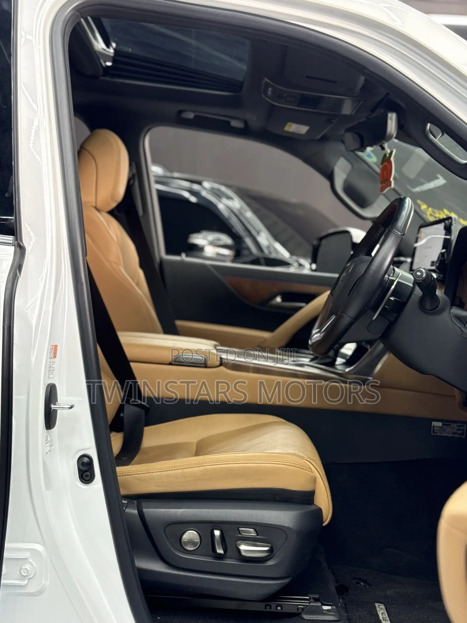 Lexus LX LX 600 2022 White