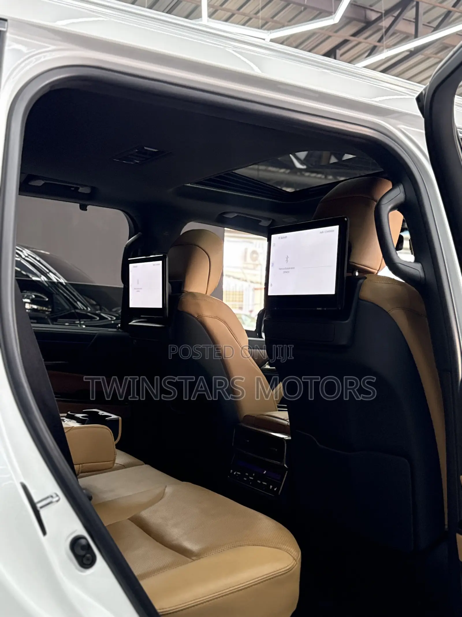 Lexus LX LX 600 2022 White