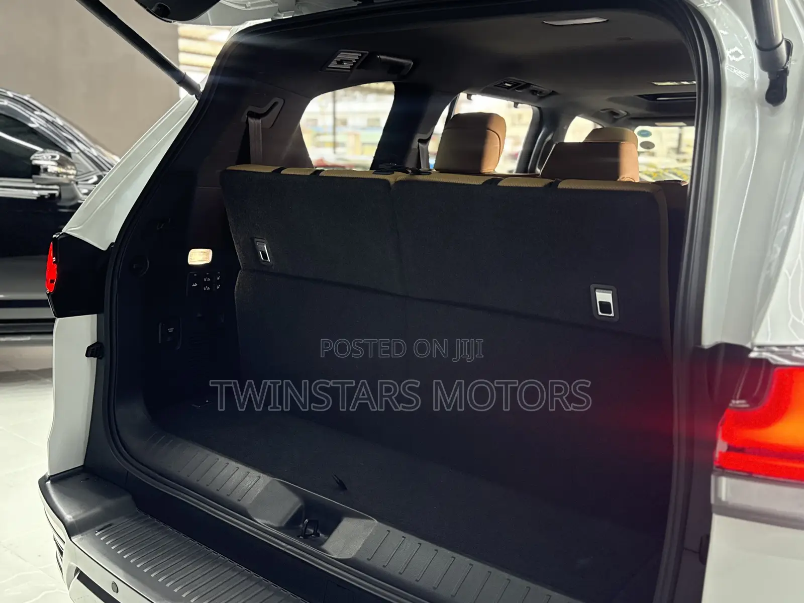 Lexus LX LX 600 2022 White