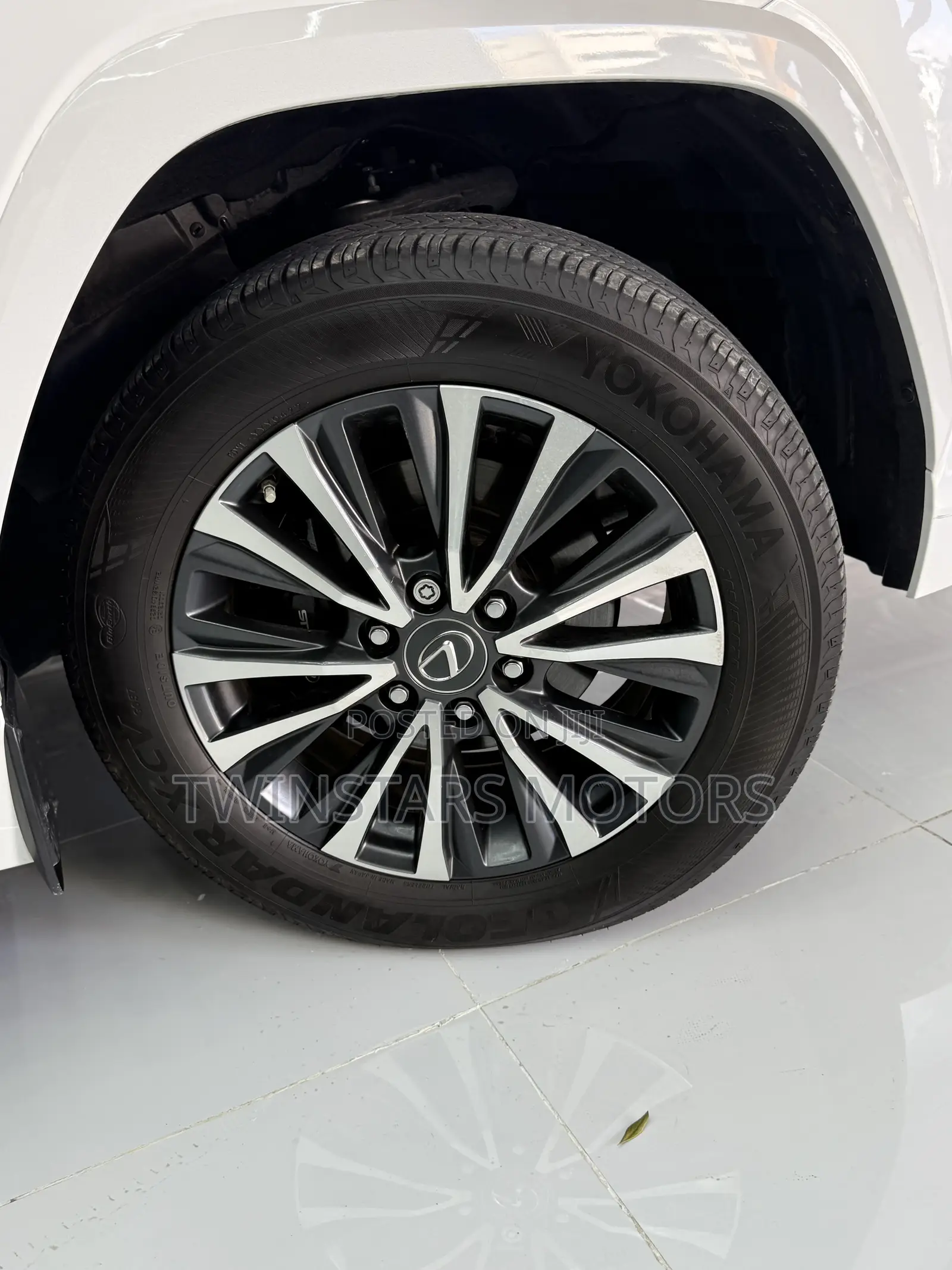 Lexus LX LX 600 2022 White