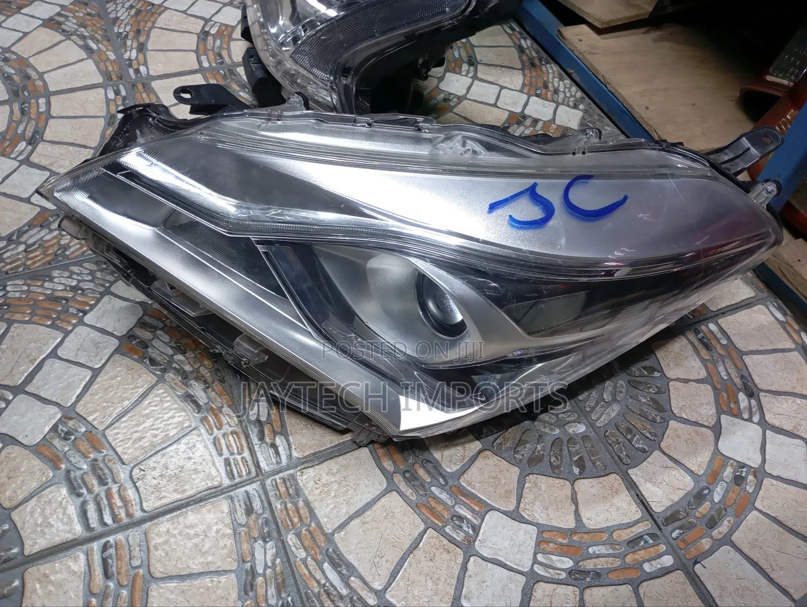 Juwella Vitz 2018 Headlight Lhs ( 303 )