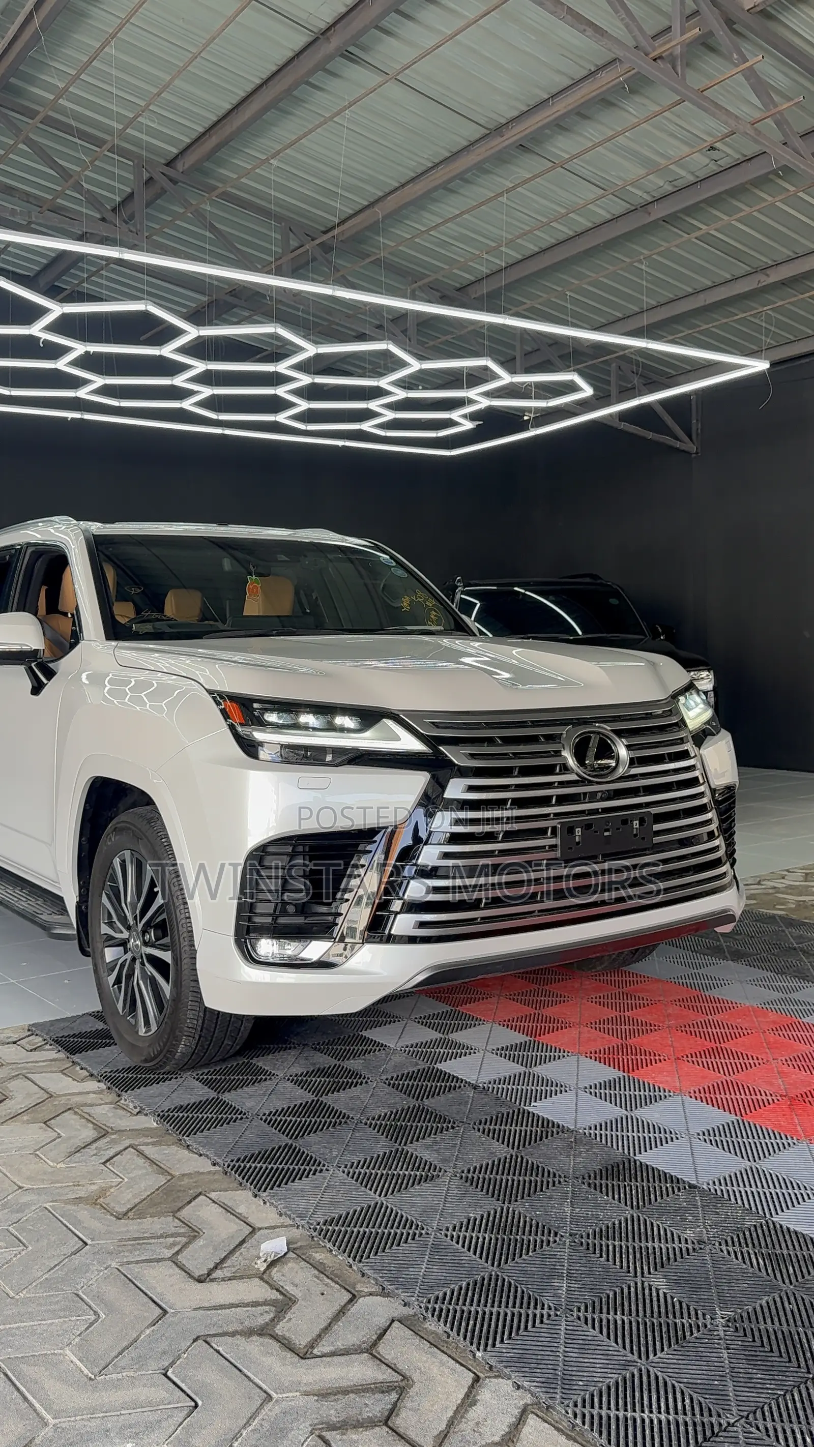 Lexus LX LX 600 2022 White