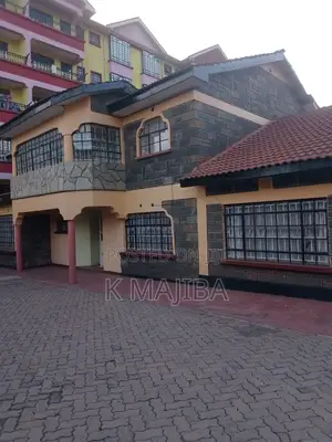 6bdrm Maisonette in Naka for sale